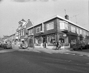 856944 Gezicht op de panden Koekoekstraat 31 -hoger te Utrecht, met vooraan de textielwinkel van Zeeman (Koekoekstraat ...